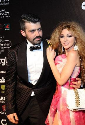 من هو الرجل الذي عانق ميريام فارس بحرارة؟ 
